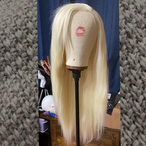 Blonde lace-front synthetic wig